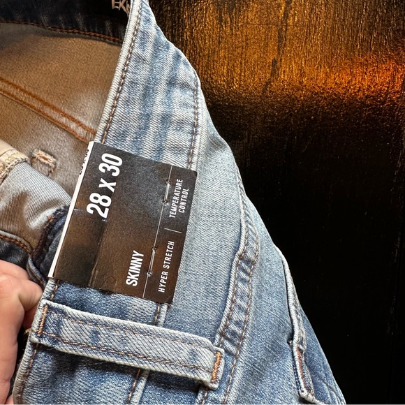 NWT Express 28x30 Skinny Light Wash Jean Denim - Picture 4 of 8